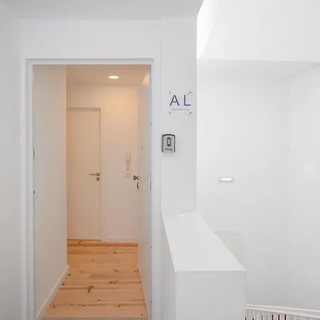 Liiiving In - Secret Grove Mezzanine 波尔图